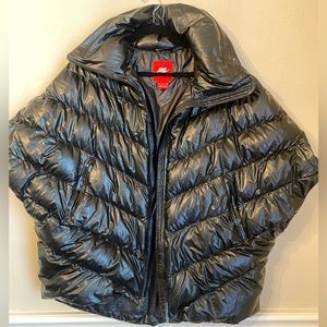 Nike Women’s Sleeveless Puffer Jacket. Size:S. Color: Black